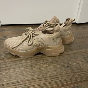 Steve Madden nude sneakers